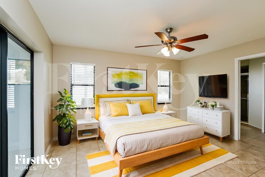 Building Photo - 302 SE 15th St