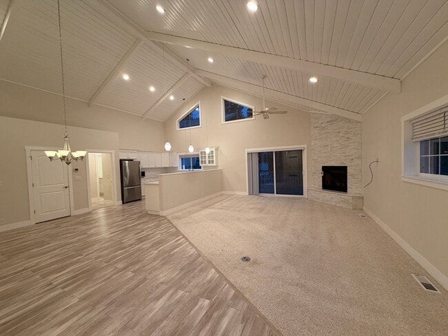 Building Photo - Dual Primary Suite's. 2 Bedroom / 2.5 Bathroom Single Level Home in NE Bend