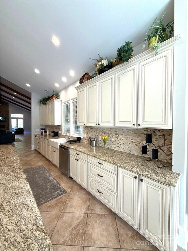 Building Photo - 14019 Thompson Rd