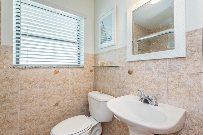 Building Photo - 26 NE 3rd St