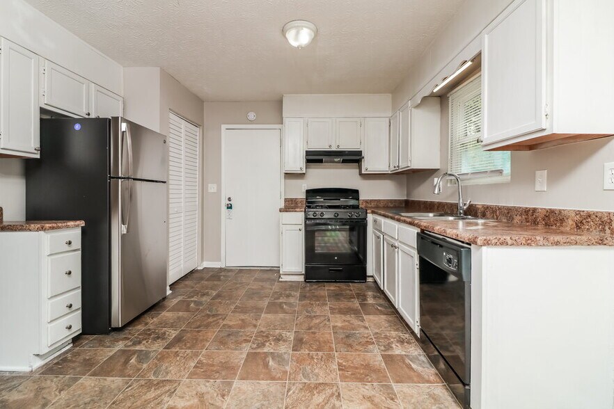 Building Photo - 2939 Thistledown Ct