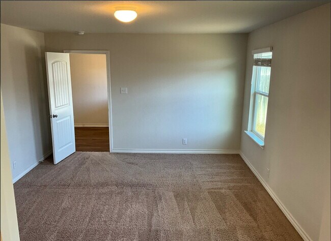 Building Photo - "Charming 4-Bedroom Home with Granite Elegance in San Antonio!"