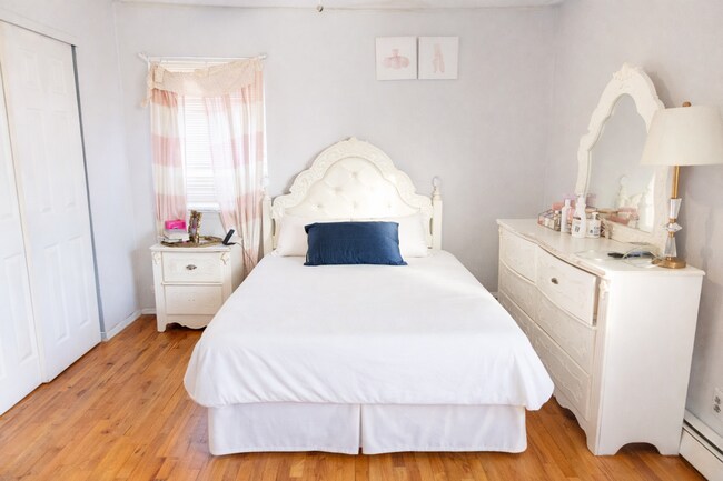 Building Photo - Sophisticated 4 bedroom Home in Coram for rent.