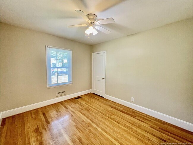 Building Photo - 122 Camellia Dr