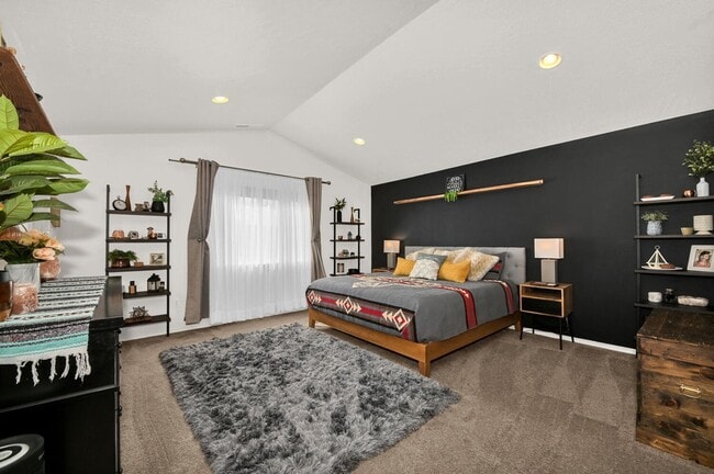 Building Photo - Gorgeous 4-Bdr with fully fenced yard in b...
