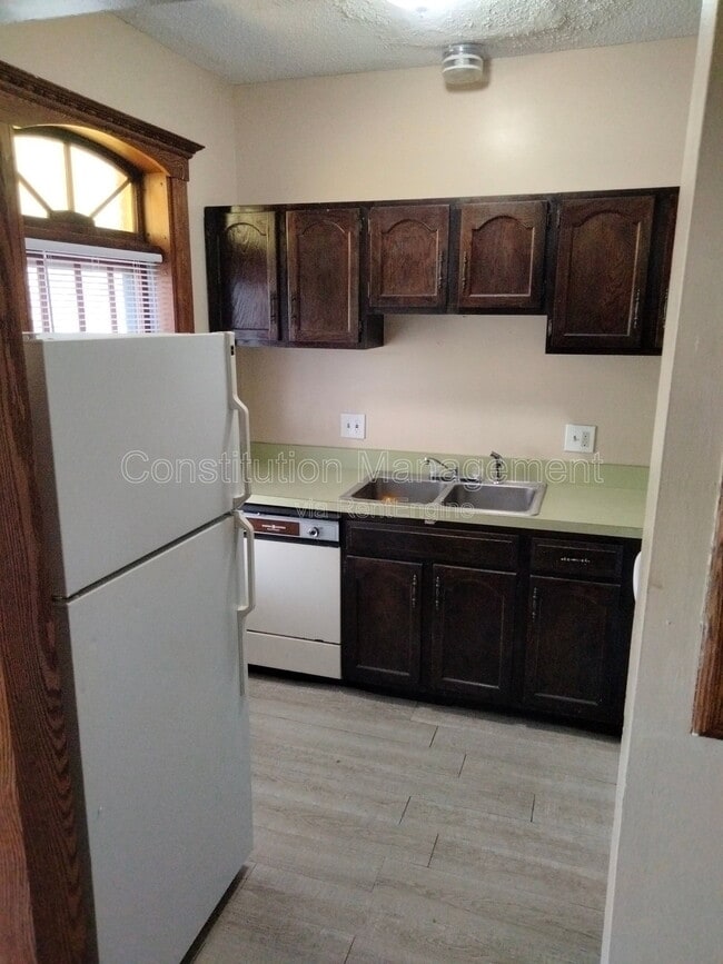 Building Photo - 407 Wethers Field Ave