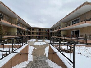 Building Photo - Large 1 BR Condo Available 08/15/2026! Great Location!