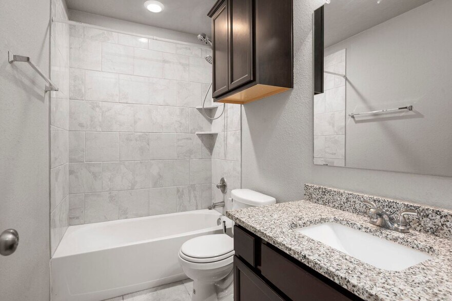 Building Photo - 2079 Positano Loop