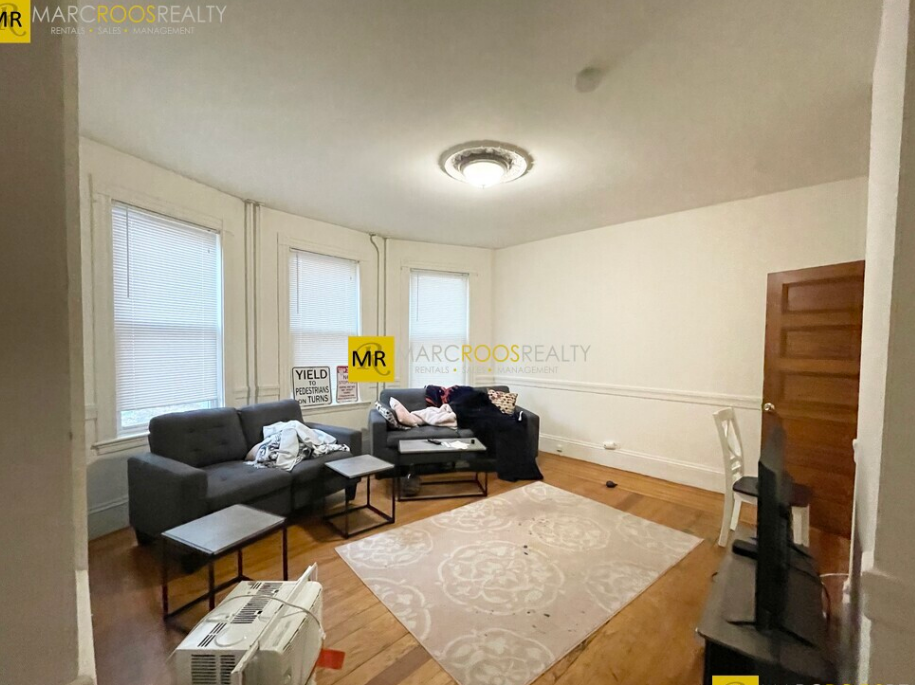 Building Photo - 121 Calumet St