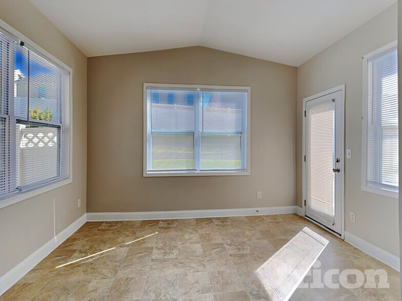 Building Photo - 447 Knothole Ln