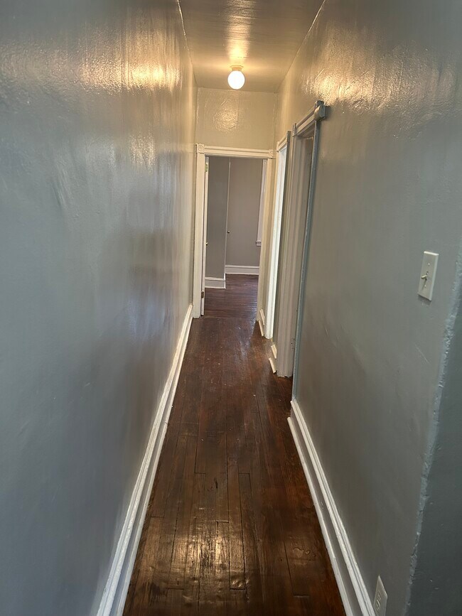 Building Photo - 1102 Morton Ave