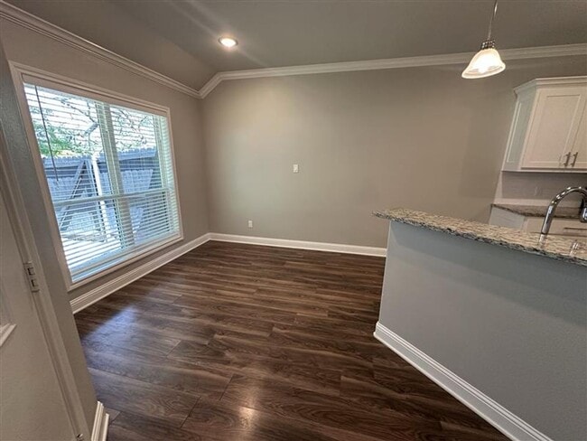 Building Photo - Magnolia Park #10722