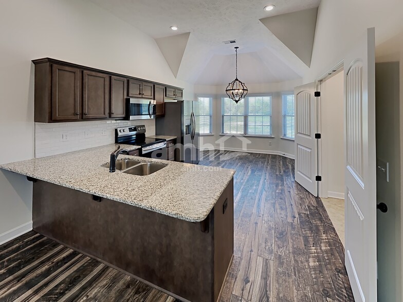 Building Photo - 2913 Dusenburg Dr