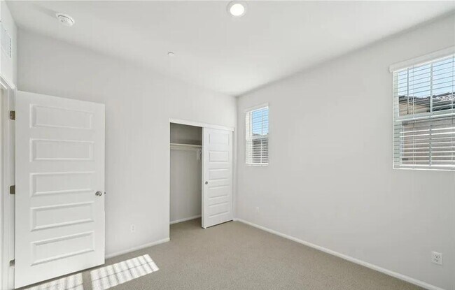 Building Photo - 40411 Via Cava