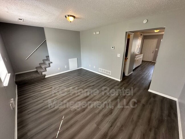 Building Photo - 506 A Skyvue Dr
