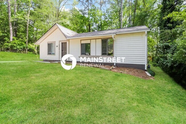 Building Photo - 3 Bedroom Pet-Friendly Home in Riverdale, GA with Main Street Renewal