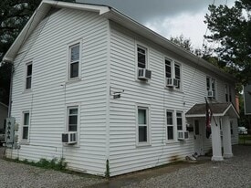 Building Photo - 411 W Taft St
