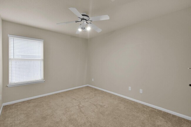 Building Photo - 3030 Hemingway Dr