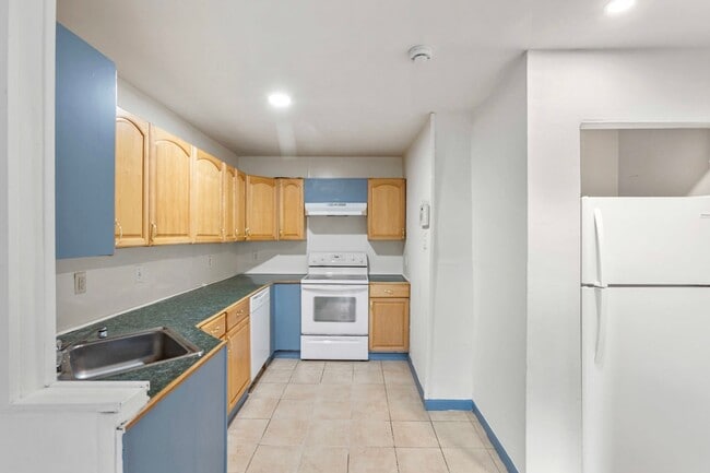 Building Photo - Unparalleled convenience and accessibility...