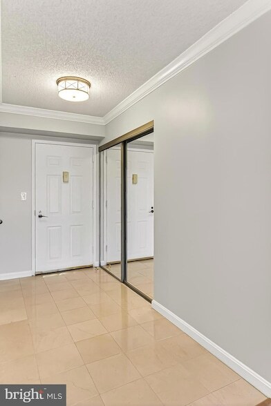 Building Photo - 2151 Jamieson Ave