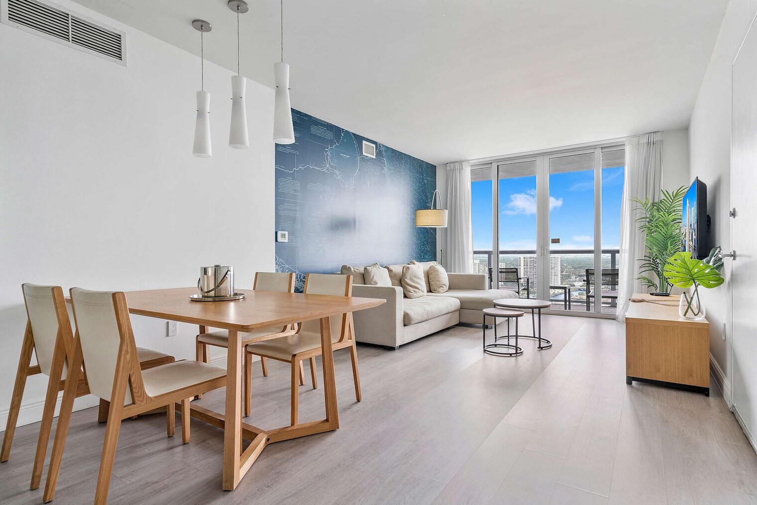 Building Photo - 2602 E Hallandale Beach Blvd