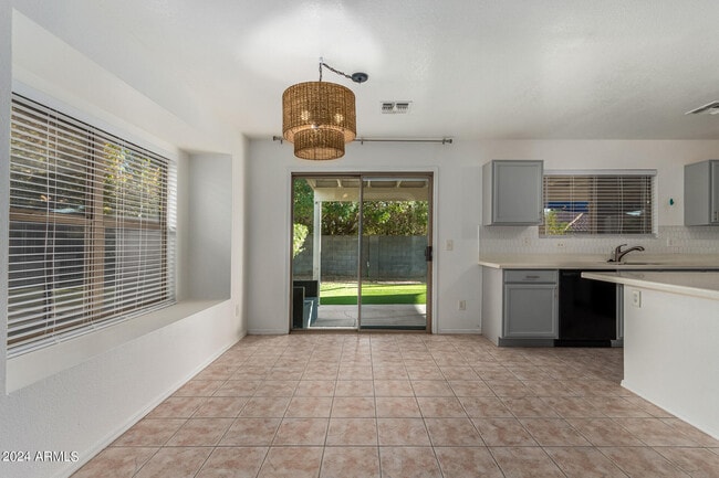 Building Photo - 10513 W Louise Dr