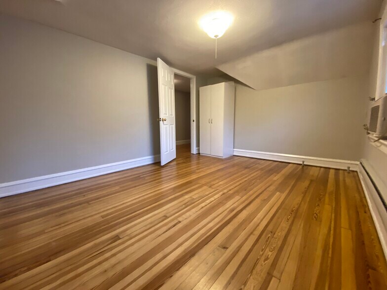 Building Photo - 144 Maplewood Ave