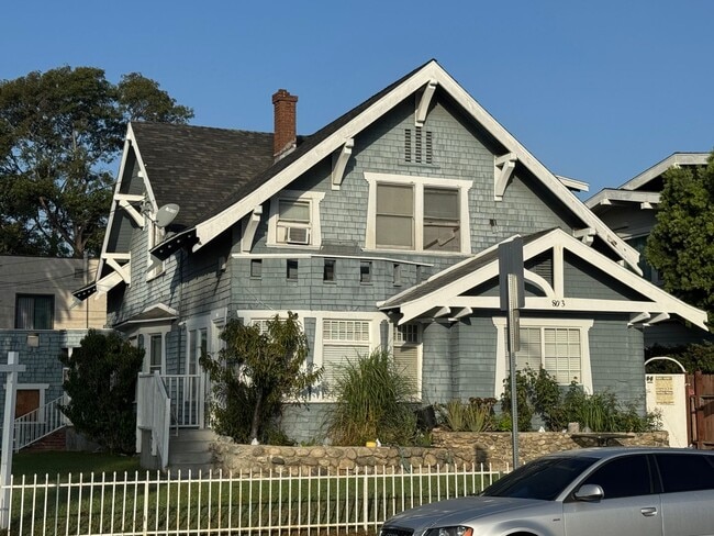 Building Photo - 501 W 8th St