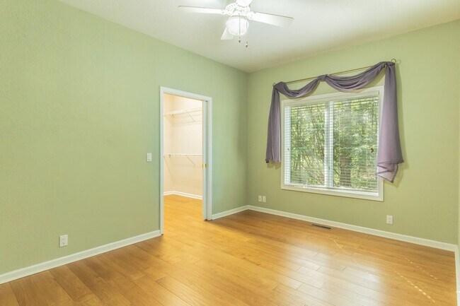 Building Photo - 10 Lindura Ln