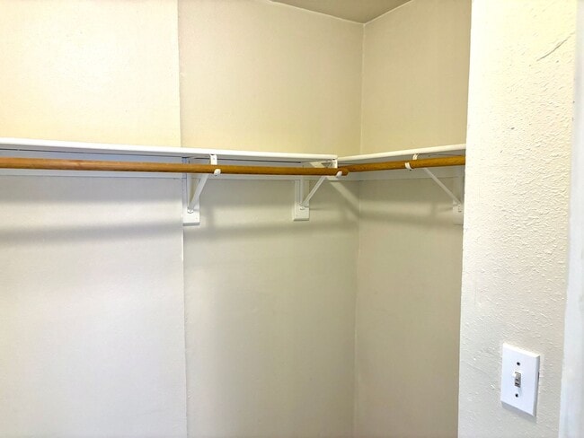 Building Photo - ANDRT01