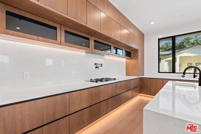 Building Photo - 4708 Noble Ave