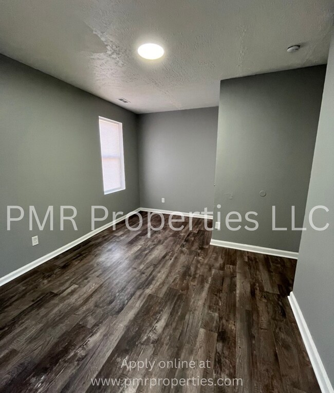 Building Photo - 916 Avenue C