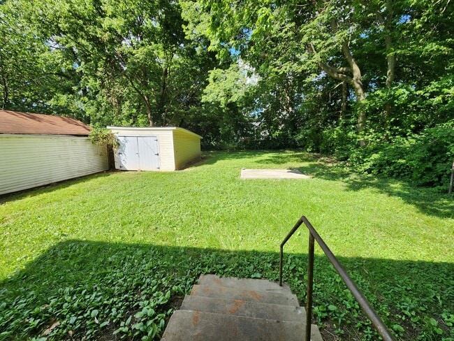 Building Photo - Spacious 3-Bedroom, 1-Bathroom Home AVAILA...