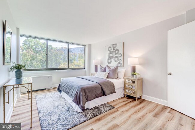 Building Photo - 600 Roosevelt Blvd