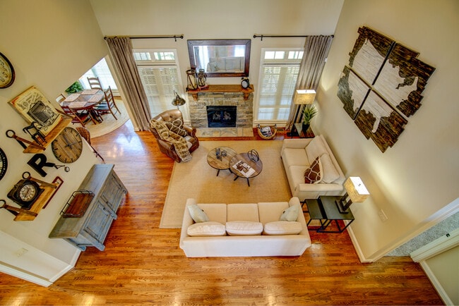 Building Photo - 5 BR, 3 BA Home Quiet Cul de Sac, Convenie...