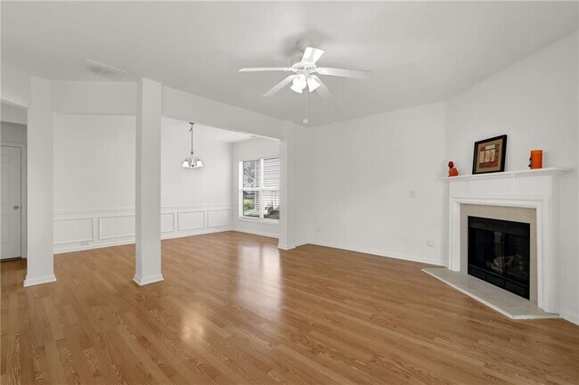 Building Photo - 3335 Briaroak Dr