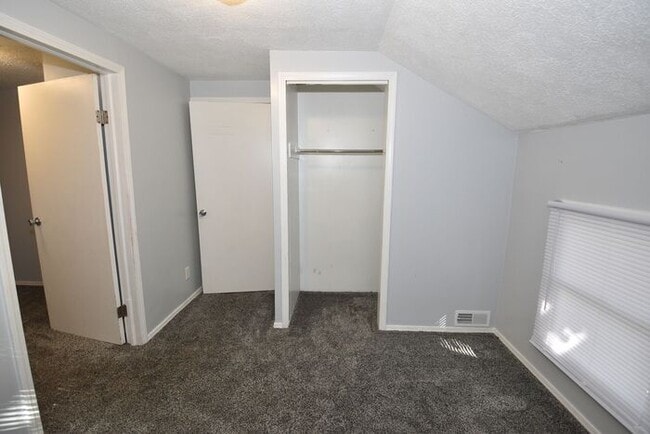Building Photo - Elkhart 3 bedroom and 2 full baths
