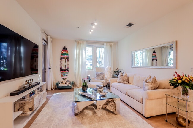 Building Photo - 7154 Miramonte