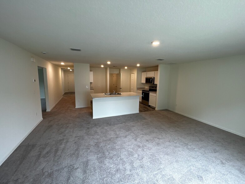 Building Photo - 93 Rymshaw Dr