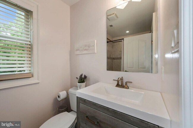 Building Photo - 6005 Selvyn Rd