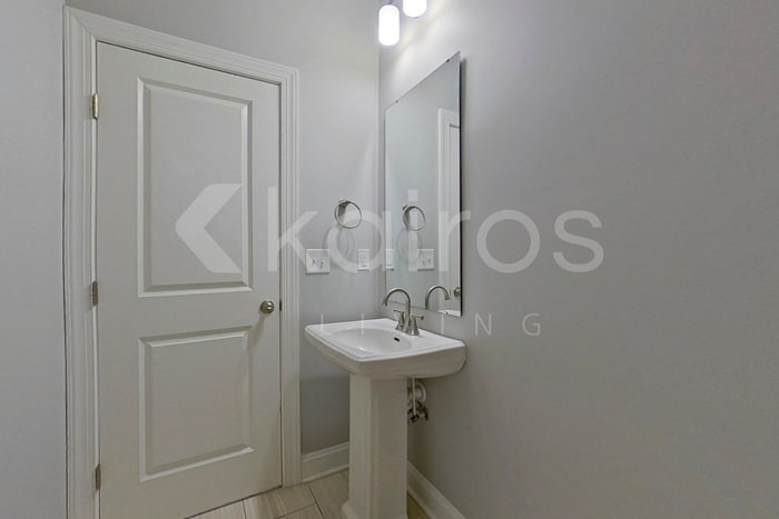 Building Photo - 3704 Oak Leaf Wy