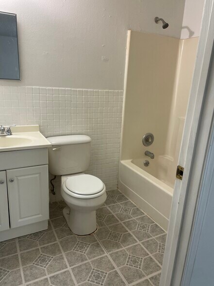 Building Photo - 1014 Danwood Ln