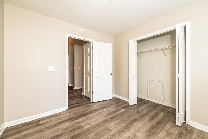 Building Photo - 26 Saddlewood