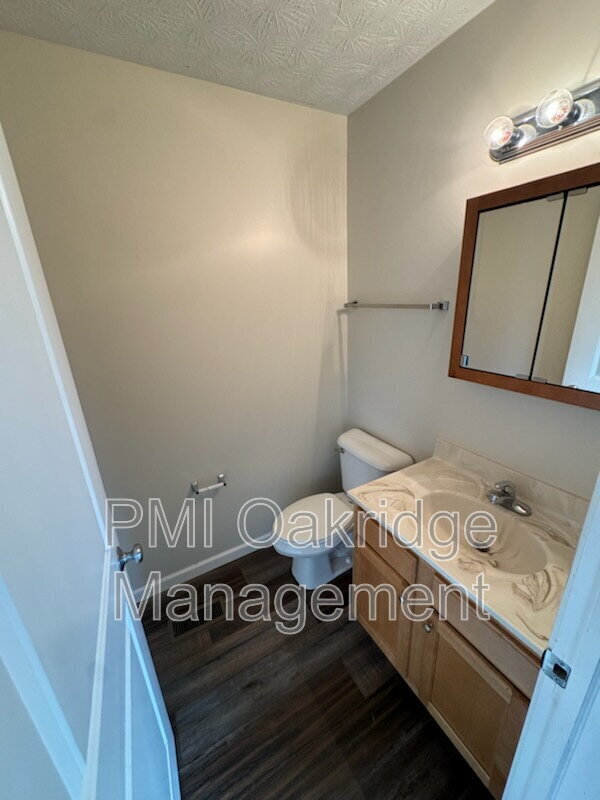 Building Photo - 121 Bruns Dr