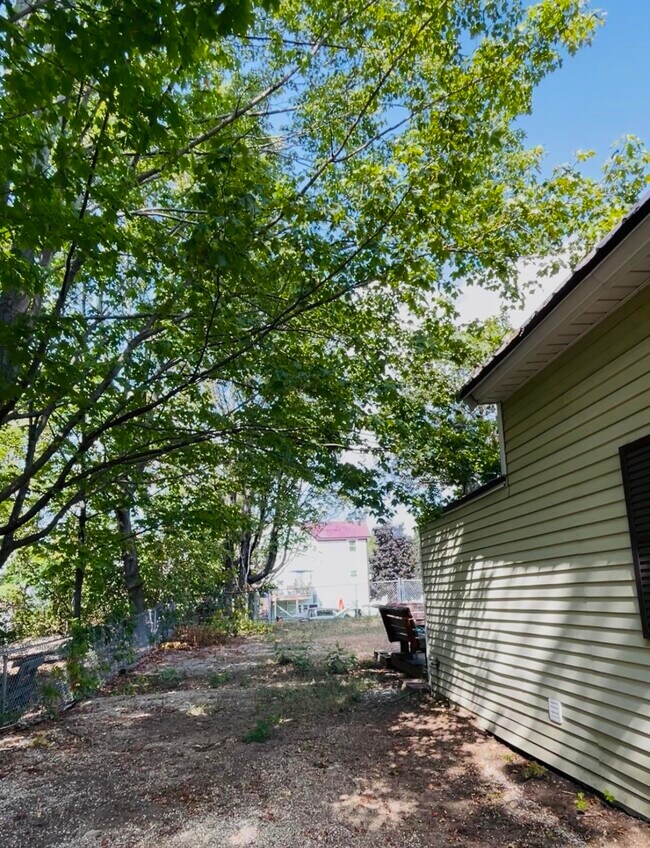 Building Photo - 17 Arch St