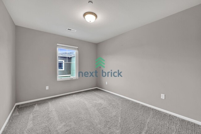 Building Photo - 3 Bed, 2.5 Bath Beautiful Condo Available ...