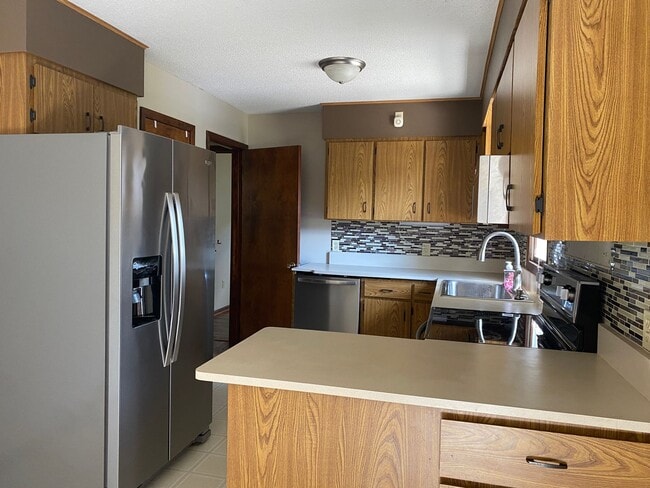 Building Photo - Cozy, single family home