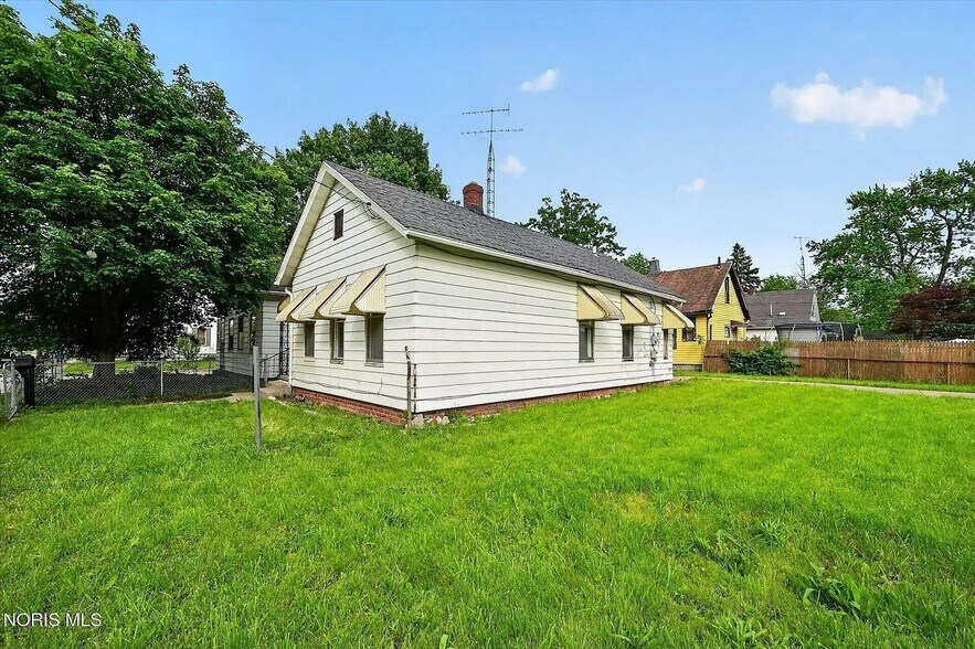 Building Photo - 2938 Chase St