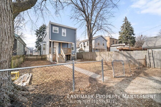 Building Photo - 806 S Taylor Ave