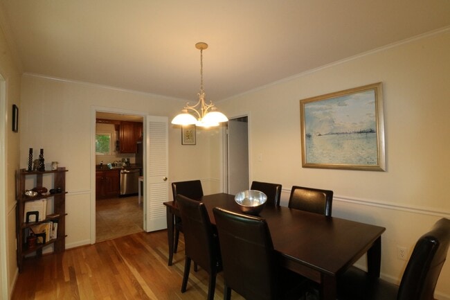 Building Photo - COMING SOON - 4Bed/2.5Bath Raised Rambler in Bannockburn near Glen Echo Park!